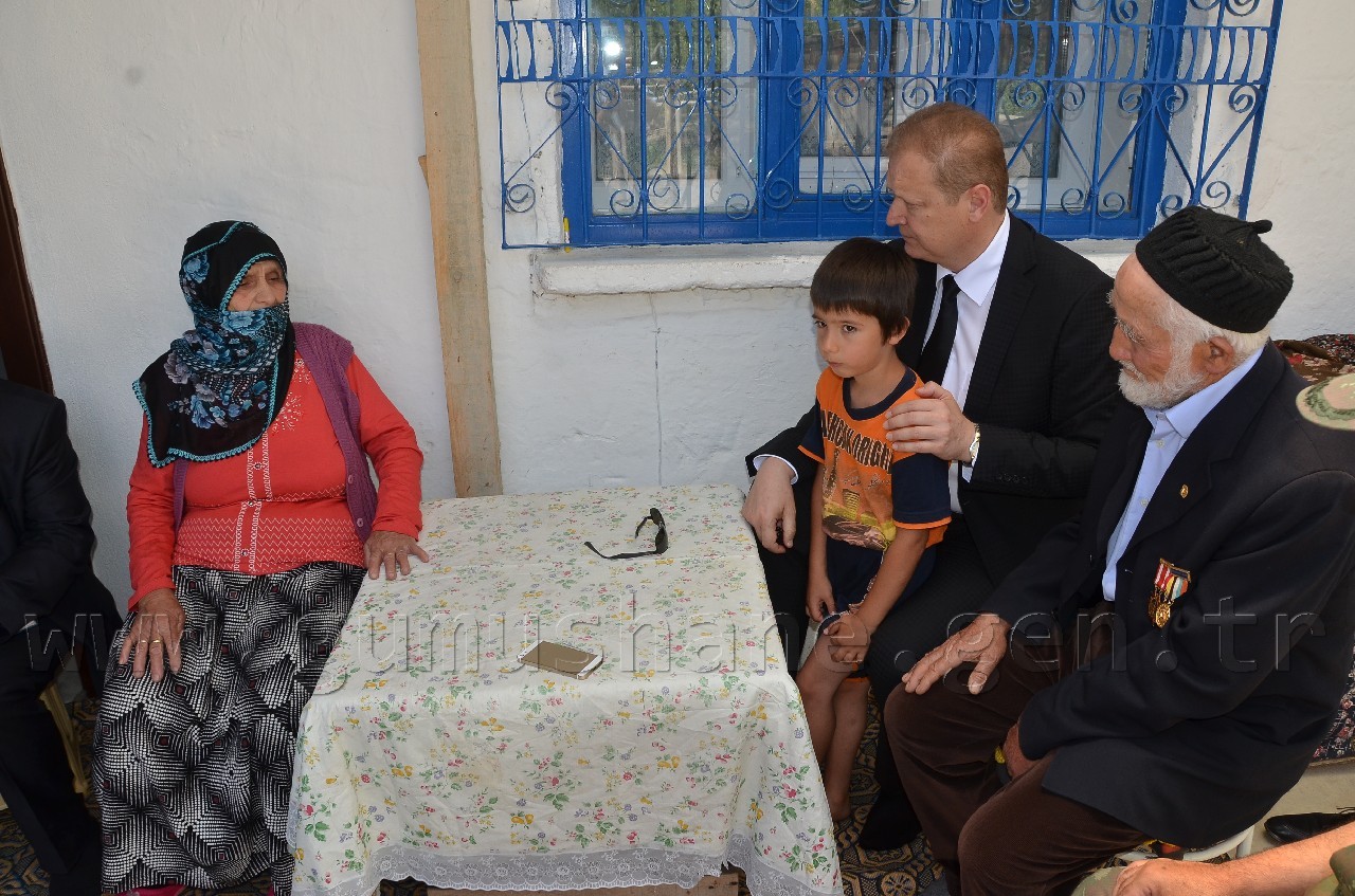 Vali Yavuz Şehit Annesini ve Kore Gazisini Ziyaret Etti 3
