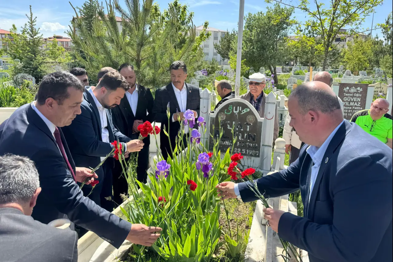 Gümüşhane'de Ülkücü Şehit Fuat Altun kabri başında anıldı 1