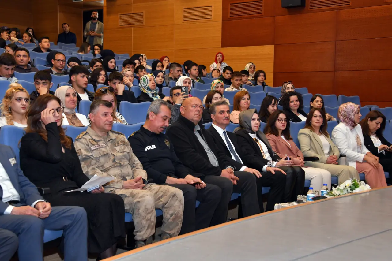 Gümüşhane’de Müzeler Günü Panel ve Sergiyle Kutlandı 8