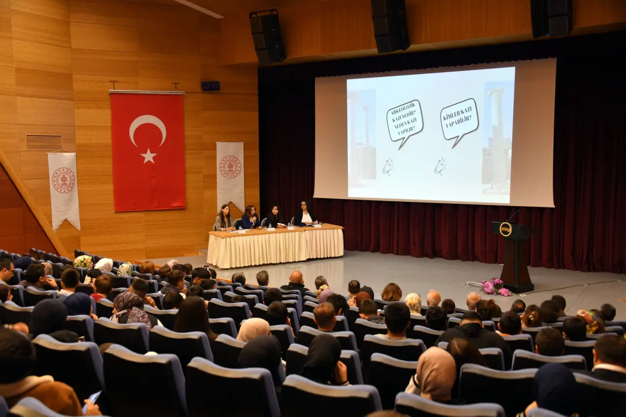 Gümüşhane’de Müzeler Günü Panel ve Sergiyle Kutlandı 6
