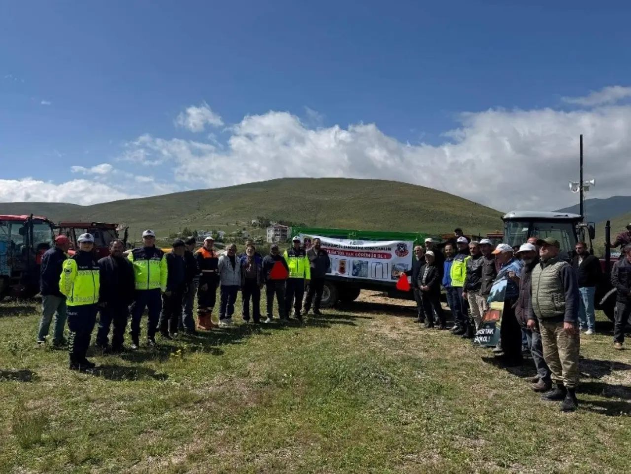 Jandarma’dan “Reflektör Tak Görünür Ol” eğitimi 1