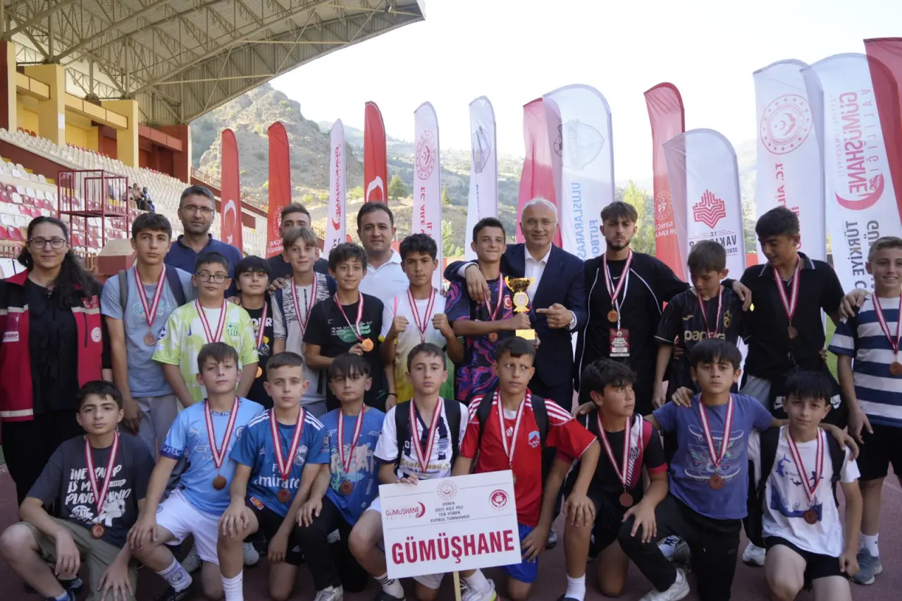 Gümüşhane’de “Aile Yılı” futbol turnuvası sona erdi 1