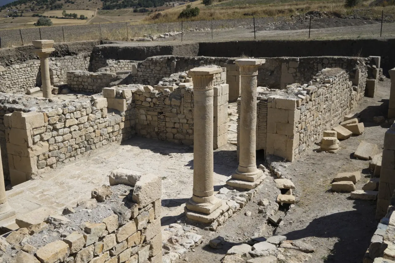Anadolu’nun en narin kadın iskeletleri Satala’da ortaya çıktı 5
