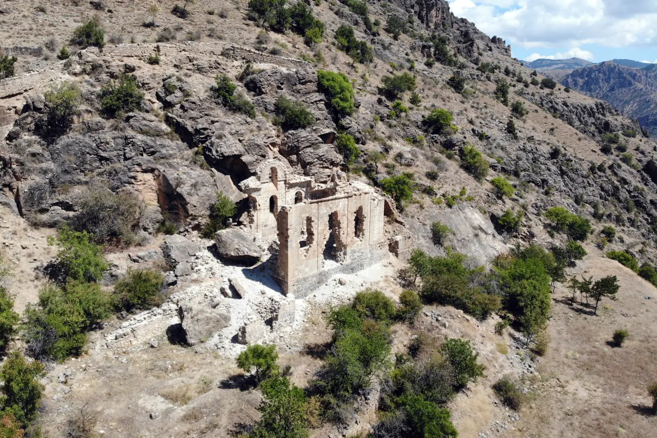 Yunan keşişlerden Hutura Kilisesi'ne ziyaret 1