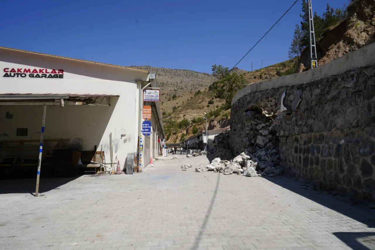 Gümüşhane’de sanayi sitesinde heyelan riski nedeniyle 25 iş yeri boşaltıldı 1