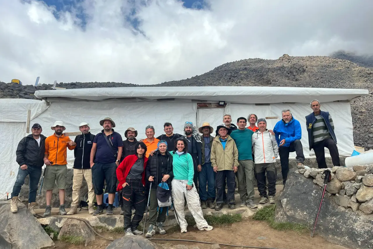 Türkiye'nin çatısında, 5 bin 137 metrede “zirve dostluğu” 1