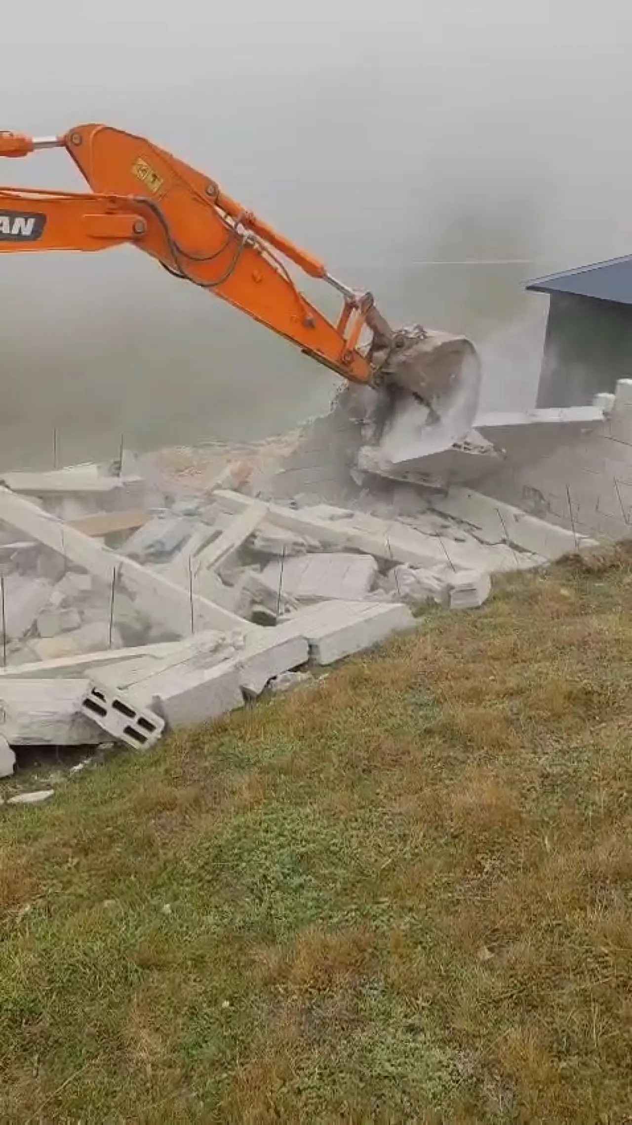 Gümüşhane yaylalarında kaçak yapıların yıkımı kararlılıkla sürüyor 1