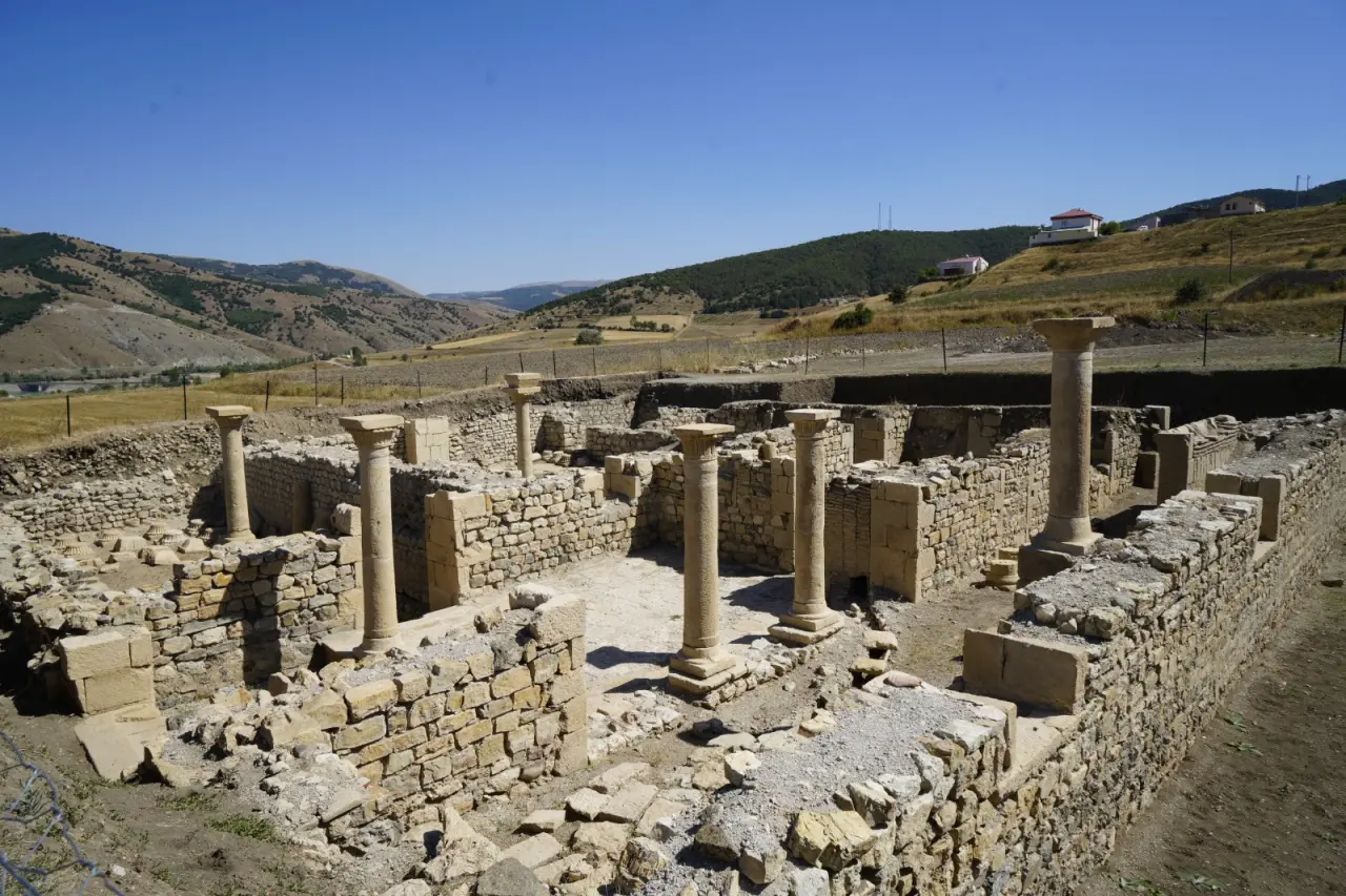 Anadolu’nun en narin kadın iskeletleri Satala’da ortaya çıktı 6