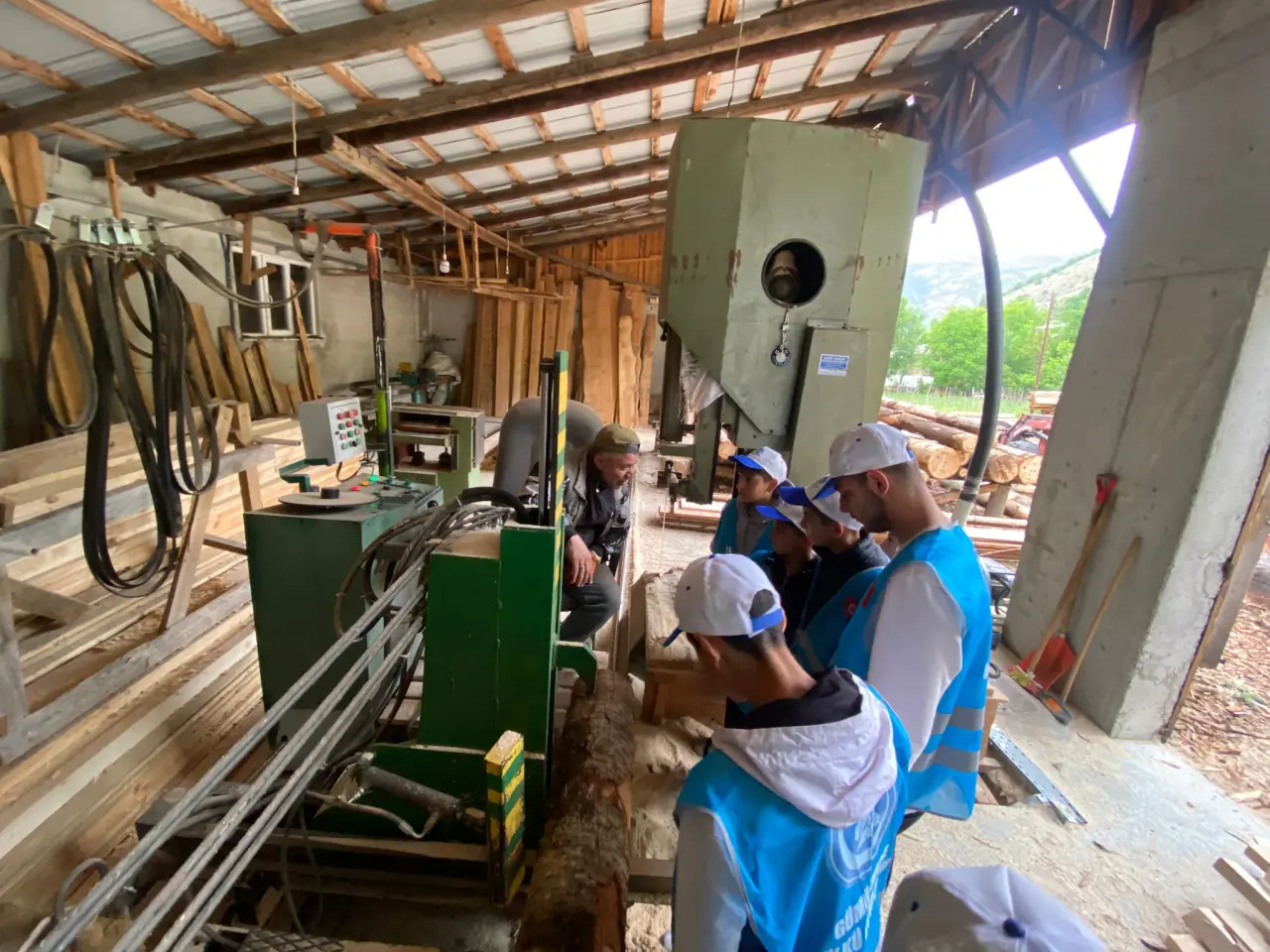 Ülkü Ocakları’ndan Gençlere Meslek Tanıtımı Desteği 1