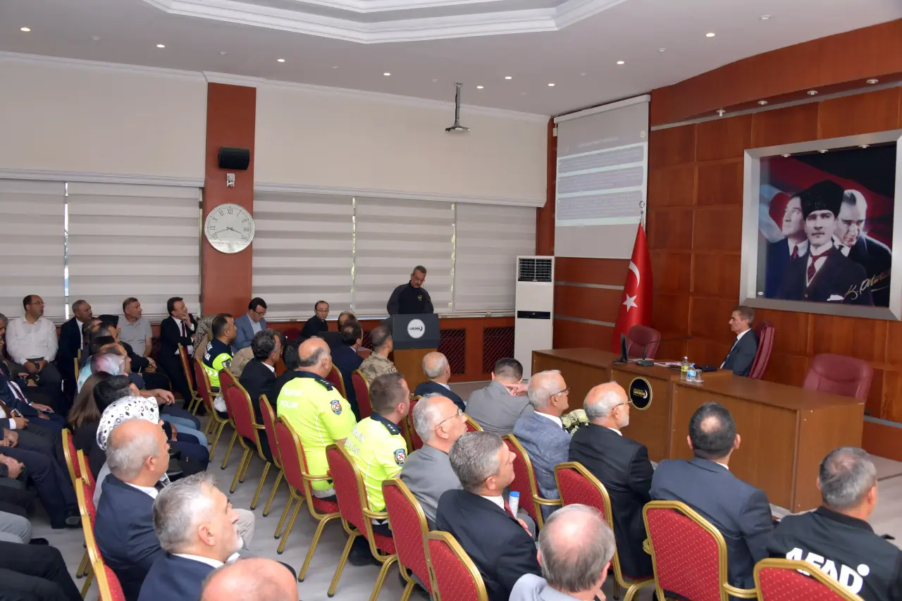 Gümüşhane’de okul güvenliği toplantısı: Vali Baruş’tan önemli mesajlar 3