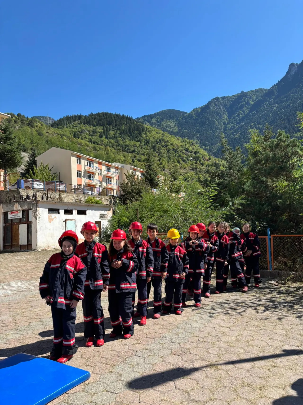 Minik öğrencilere itfaiyecilik eğitimi 2