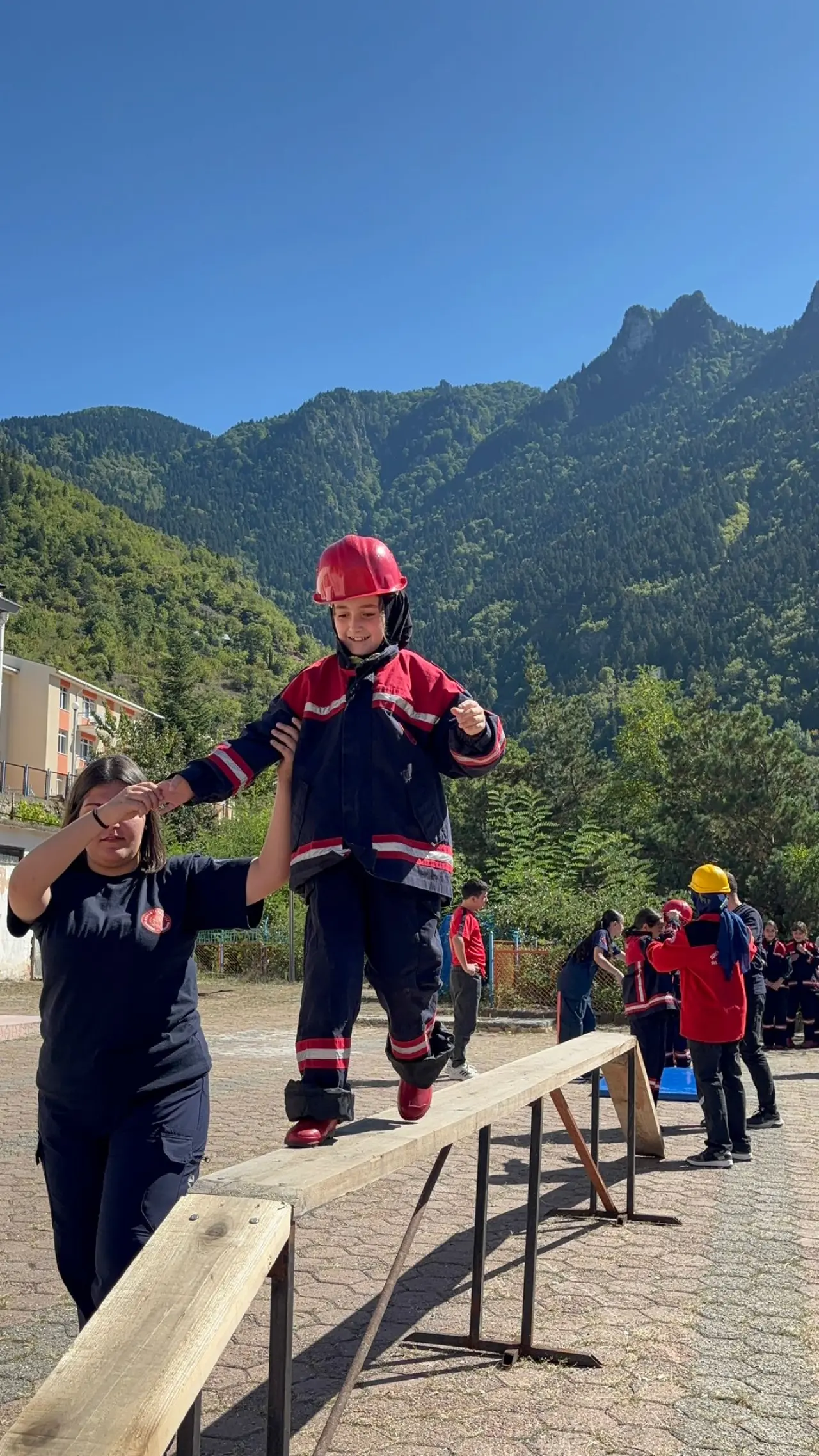 Minik öğrencilere itfaiyecilik eğitimi 4