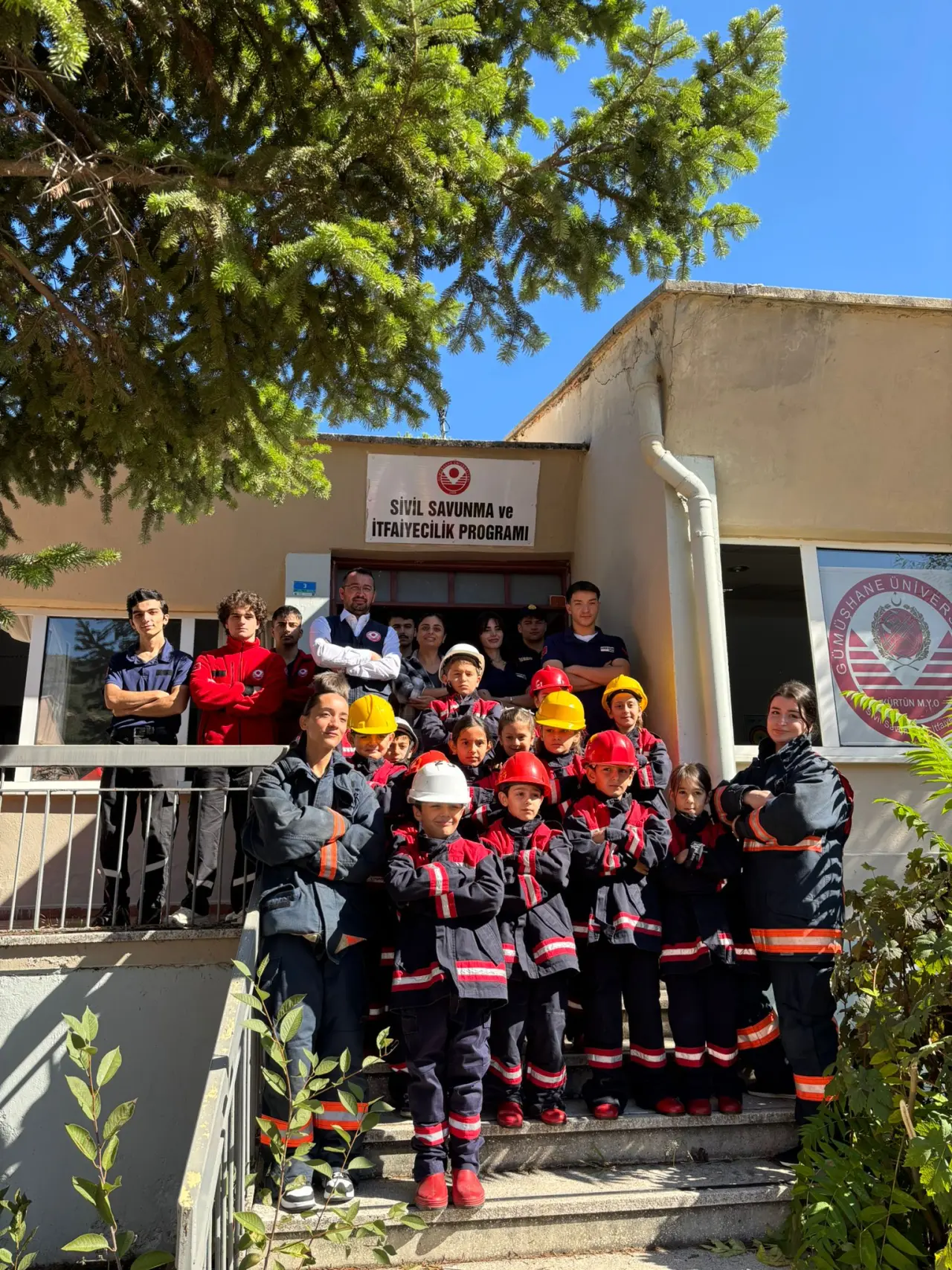 Minik öğrencilere itfaiyecilik eğitimi 7