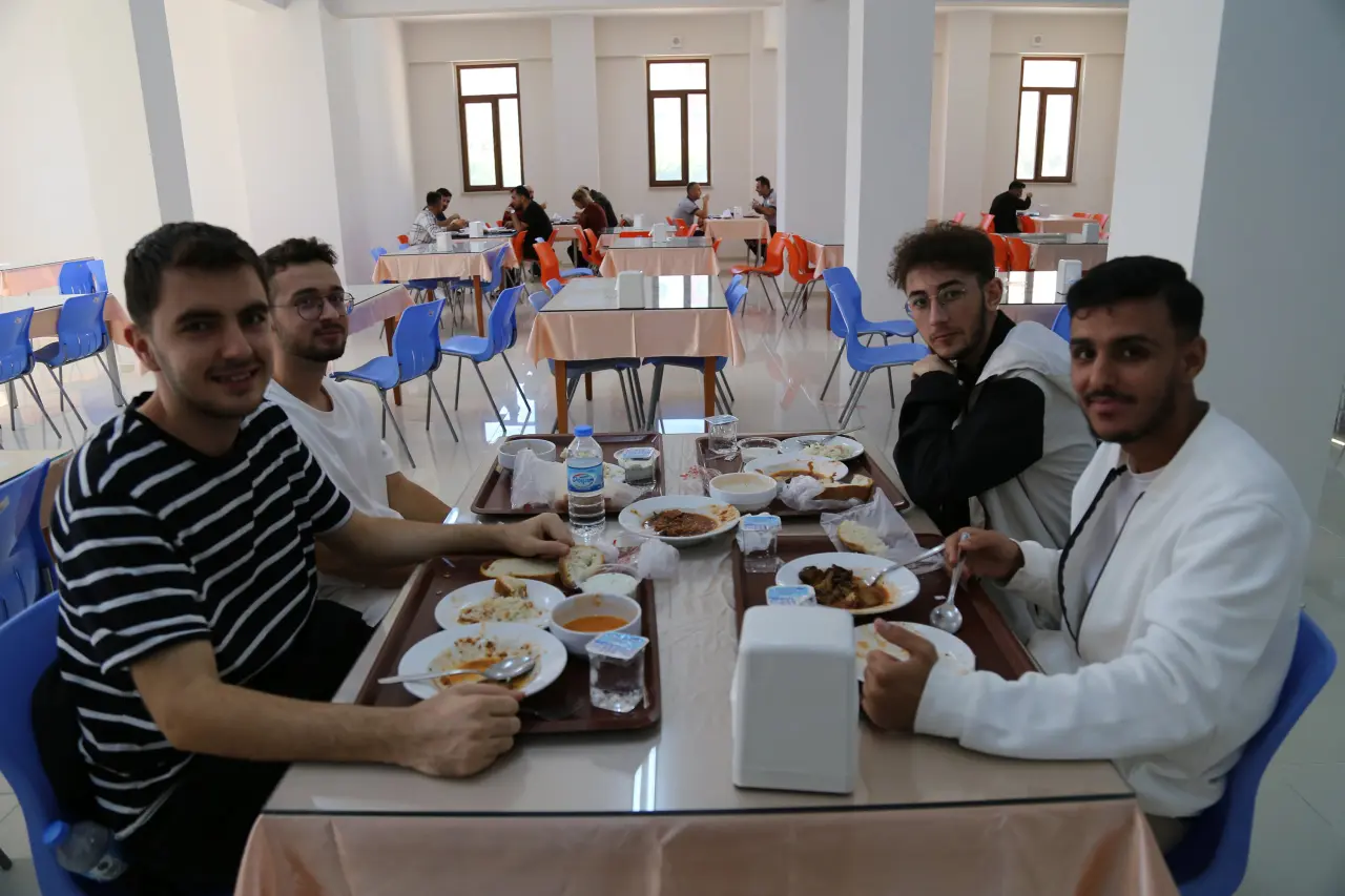 Üniversitede yeni yemekhane açıldı 4