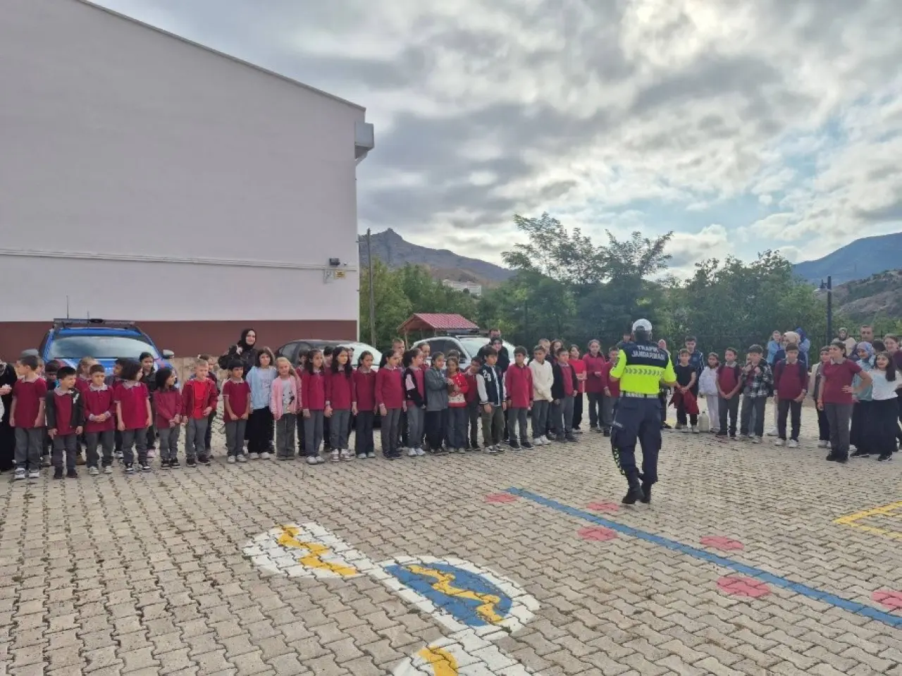 Yeni Eğitim Öğretim Yılının İlk Gününde Jandarmadan Anlamlı Ziyaret 4