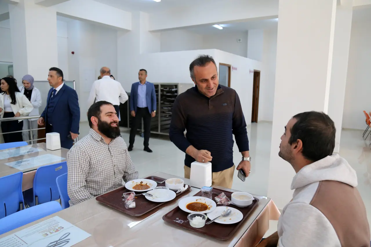 Üniversitede yeni yemekhane açıldı 1