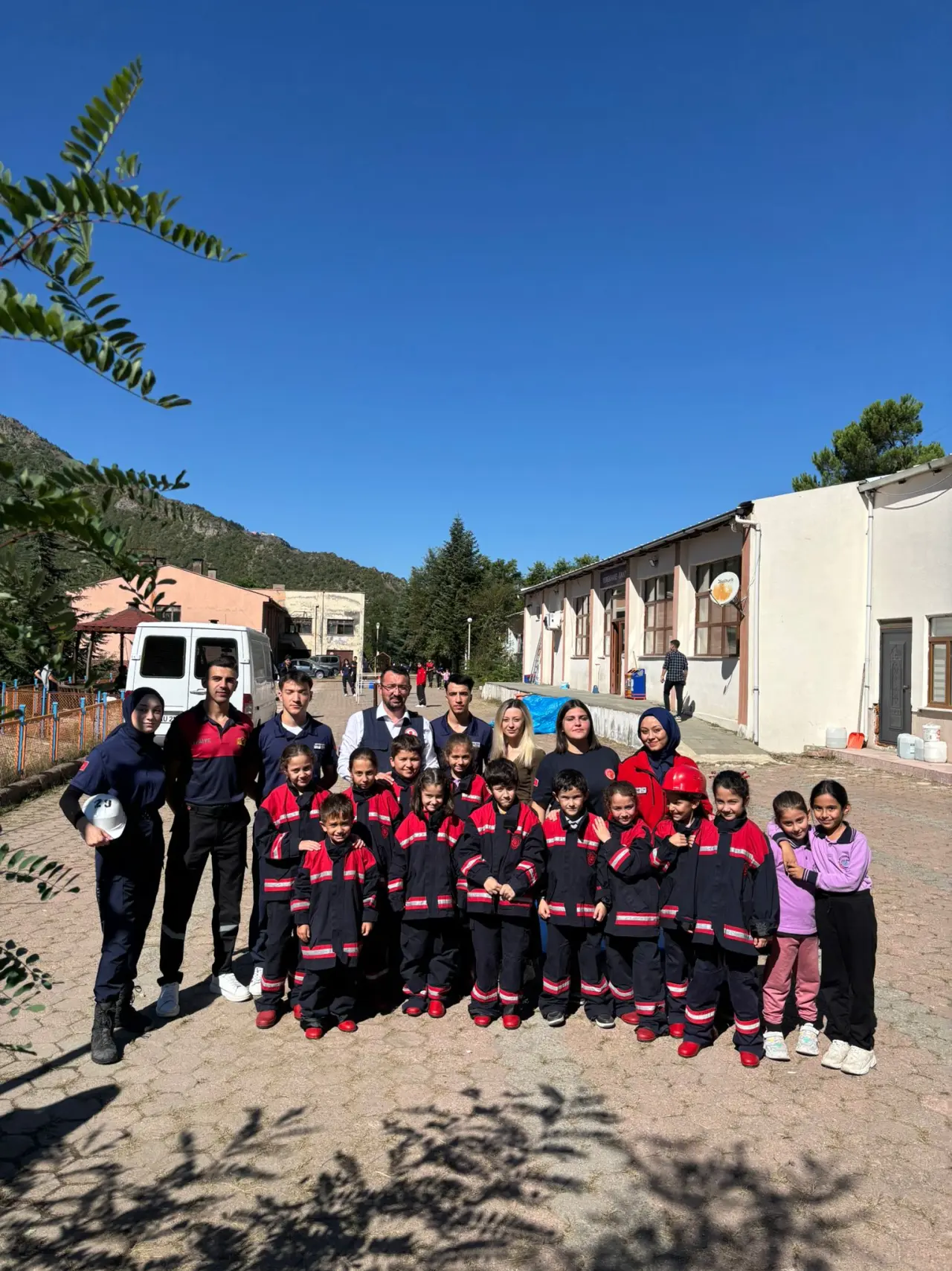 Minik öğrencilere itfaiyecilik eğitimi 5