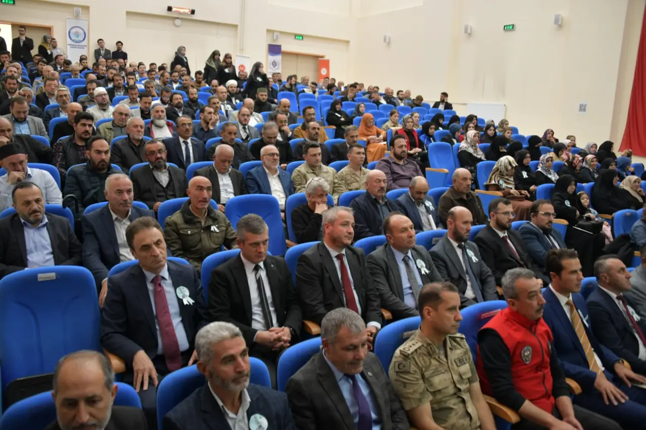 Gümüşhane’de “Hz. Peygamber ve Aile” konferansı düzenlendi 2