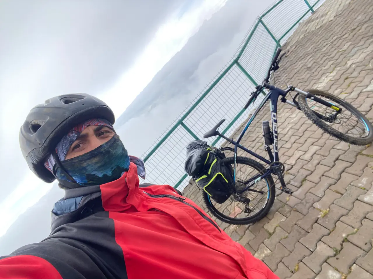 Dünyanın en yüksekteki mescidine bisikletle çıktılar 7