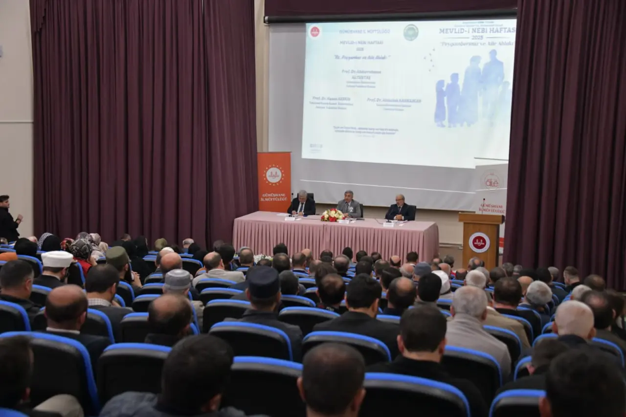 Gümüşhane’de “Hz. Peygamber ve Aile” konferansı düzenlendi 4