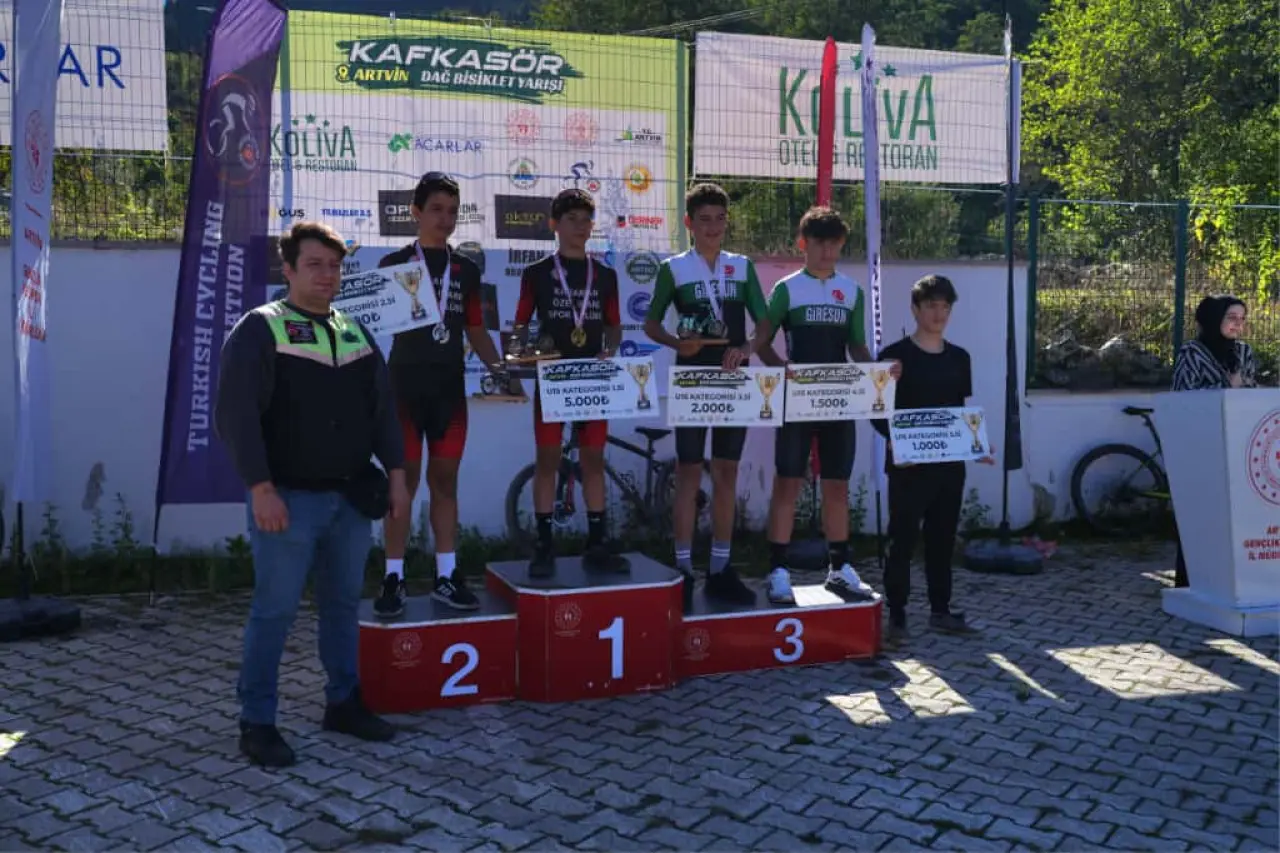 Gümüşhane Bisiklet Takımından İlk Yarışta İki Madalya 4
