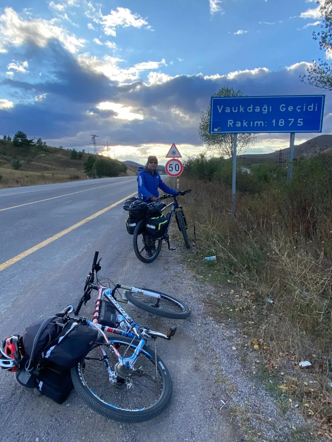 Dünyanın en yüksekteki mescidine bisikletle çıktılar 1