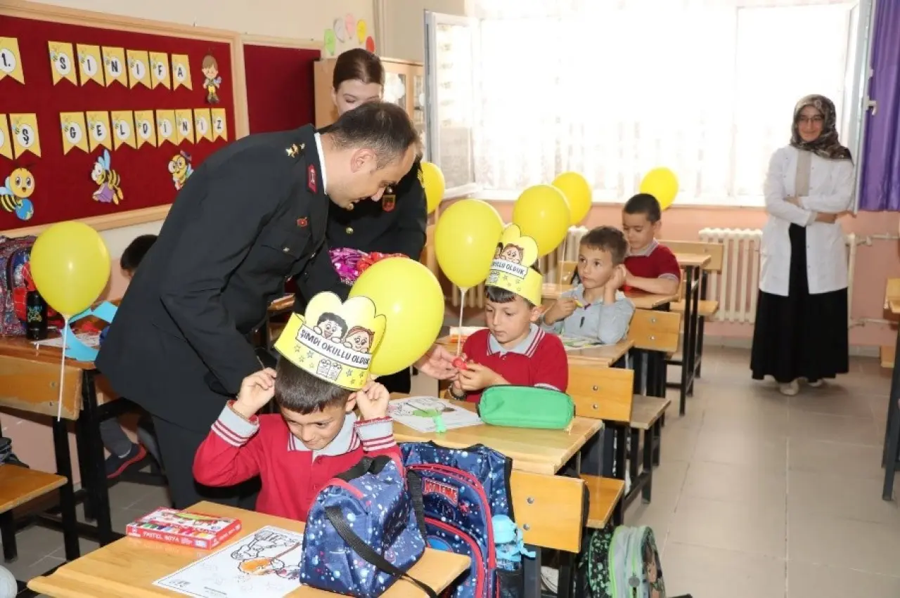 Yeni Eğitim Öğretim Yılının İlk Gününde Jandarmadan Anlamlı Ziyaret 3