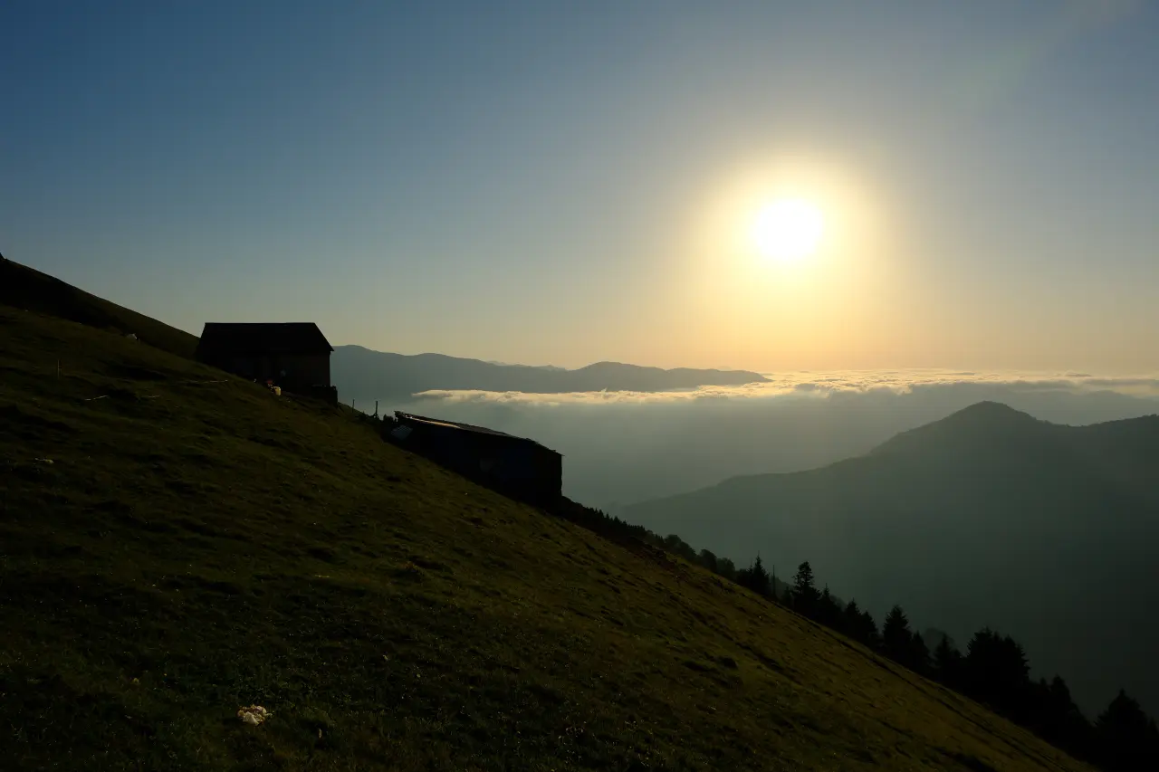 Gümüşhane'nin gizli cenneti Çetlüce Yaylası'nda sis denizi manzarası 1