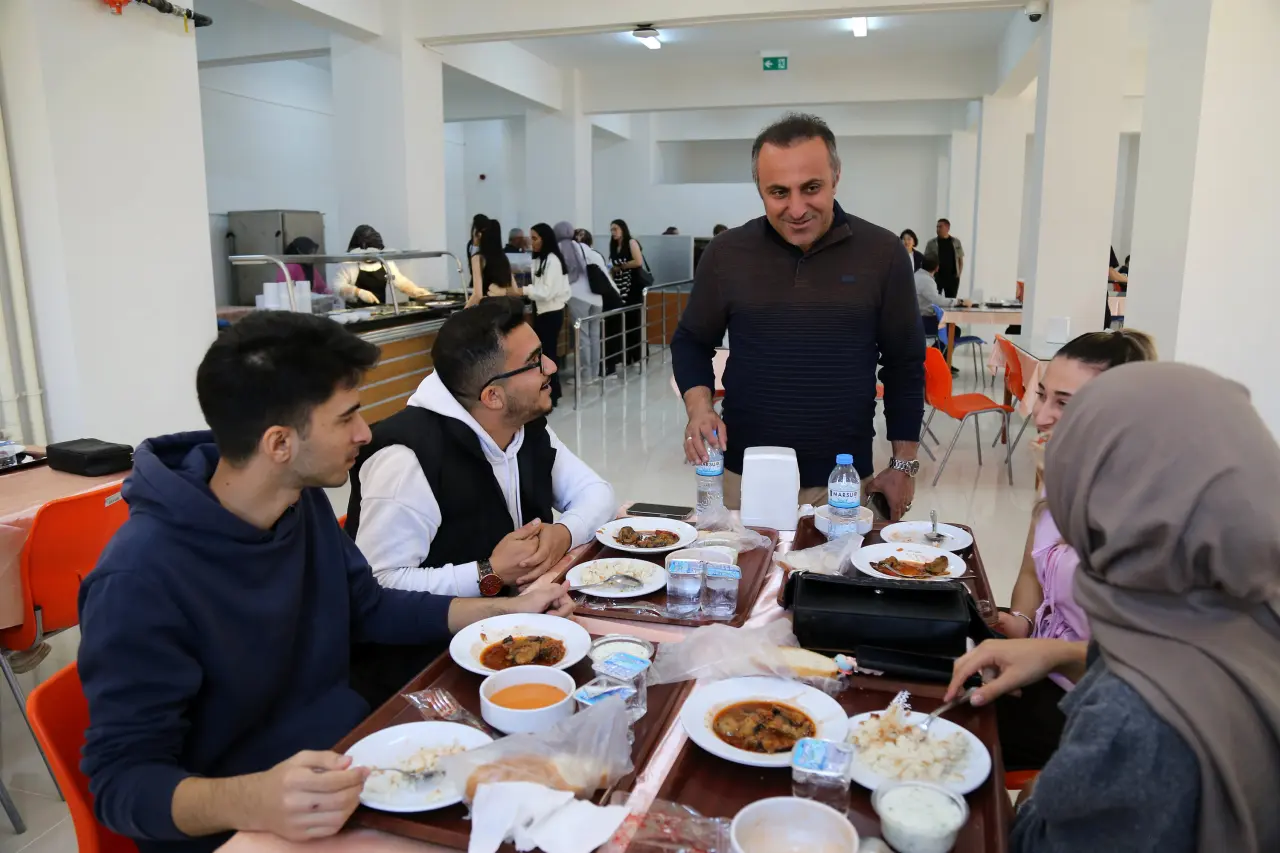 Üniversitede yeni yemekhane açıldı 2