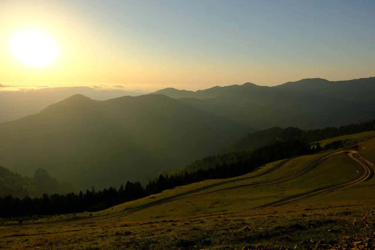Gümüşhane'nin gizli cenneti Çetlüce Yaylası'nda sis denizi manzarası 6
