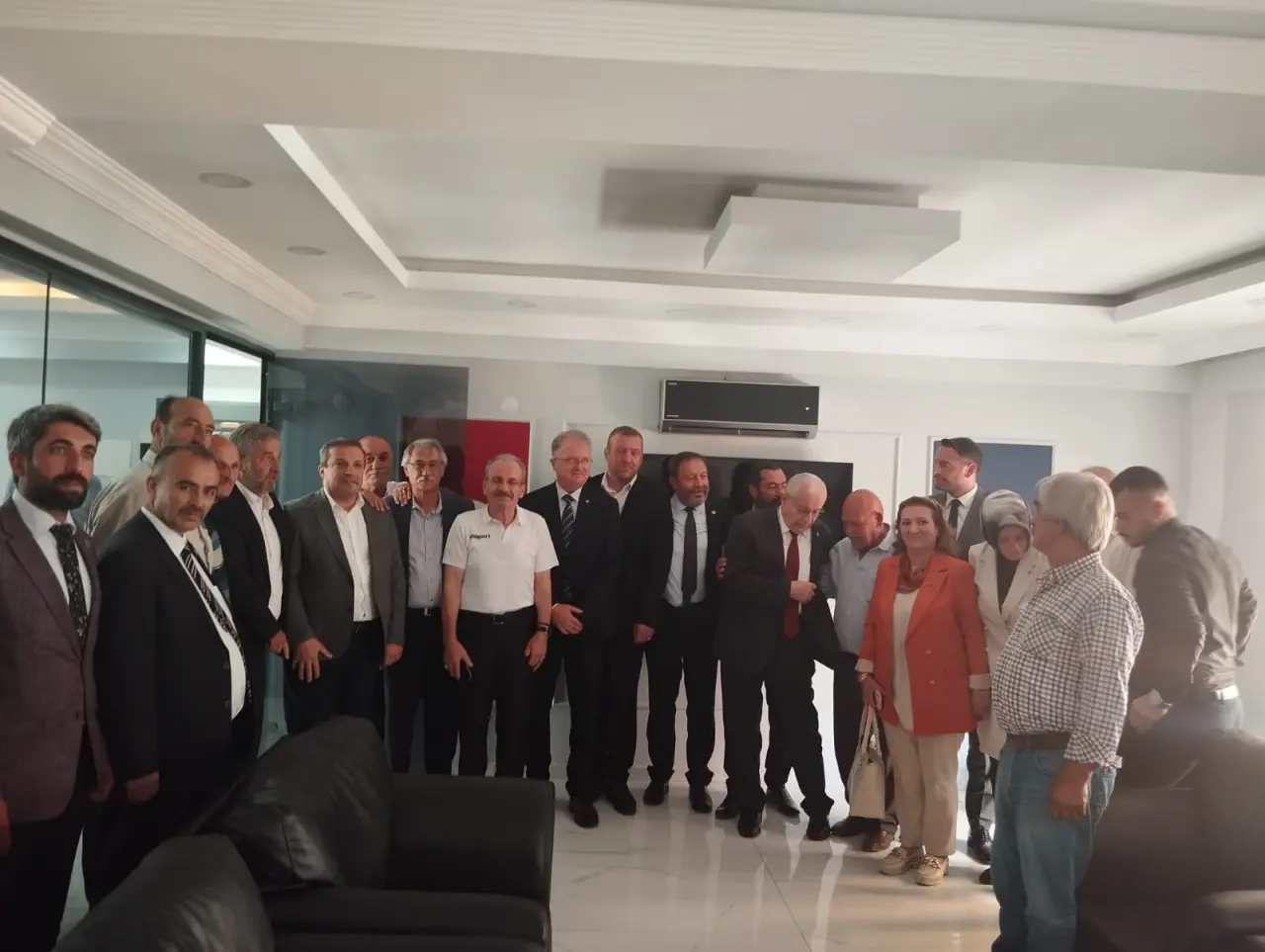 İYİ Parti heyeti Gümüşhane'de esnafla buluştu, sorunları dinledi 1