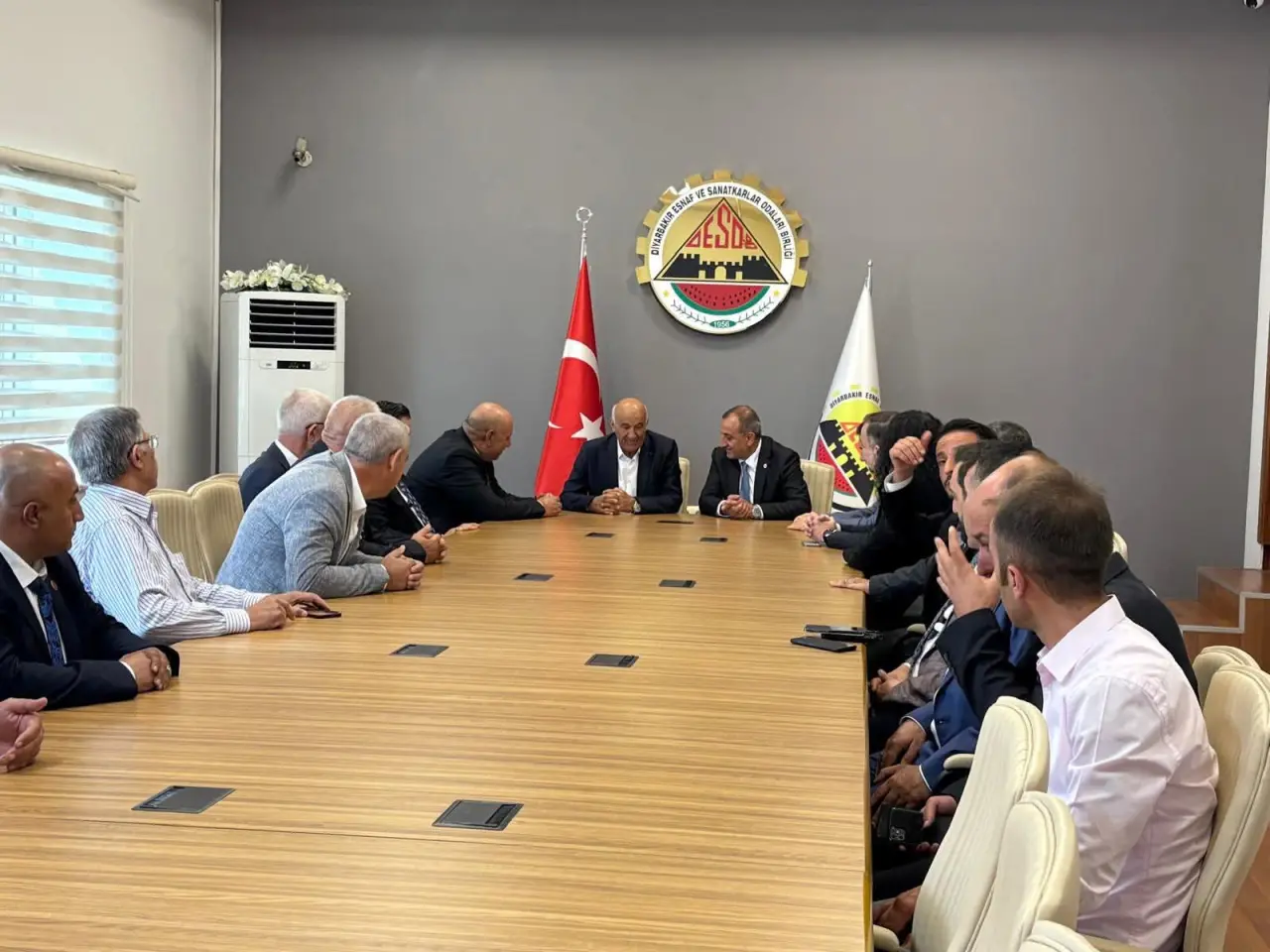 MHP’li Musa Küçük, Diyarbakır’da “Terörsüz Türkiye” buluşmalarına başkanlık yaptı 7