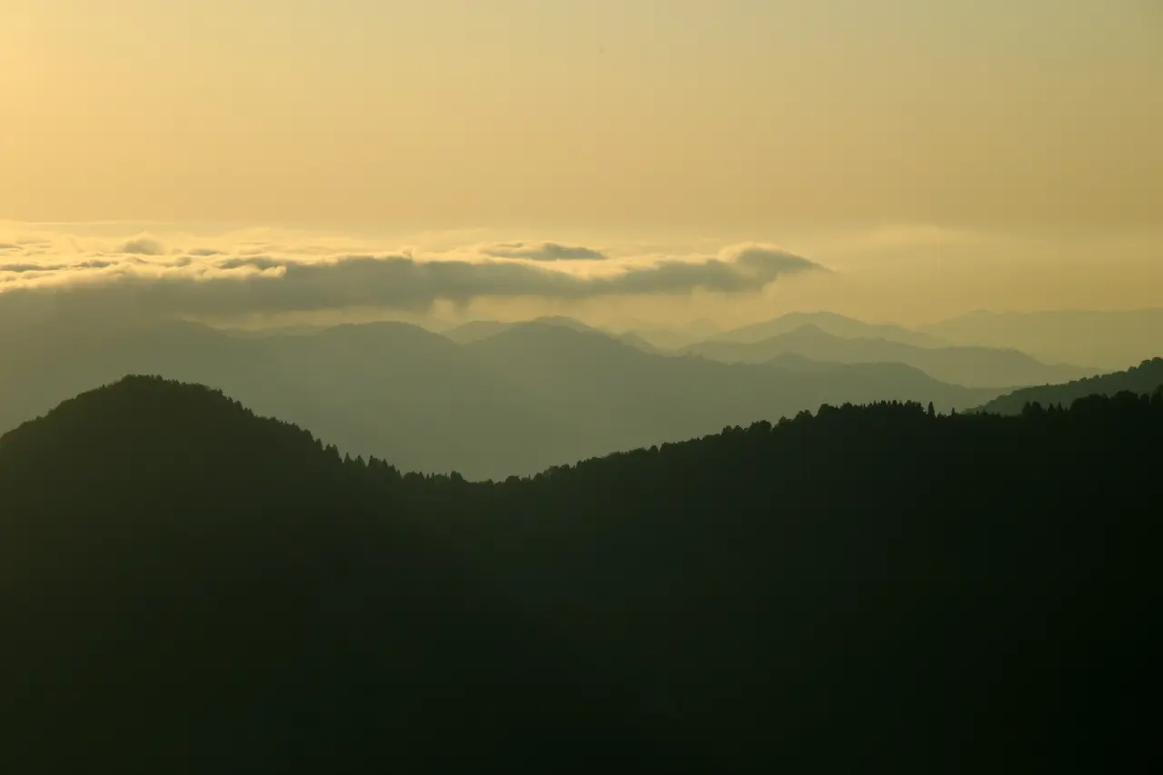 Gümüşhane'nin gizli cenneti Çetlüce Yaylası'nda sis denizi manzarası 3