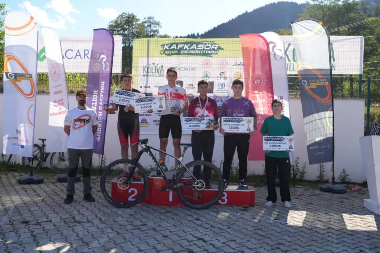 Gümüşhane Bisiklet Takımından İlk Yarışta İki Madalya 6