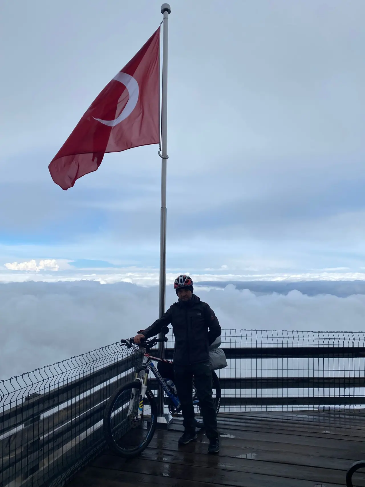 Dünyanın en yüksekteki mescidine bisikletle çıktılar 4