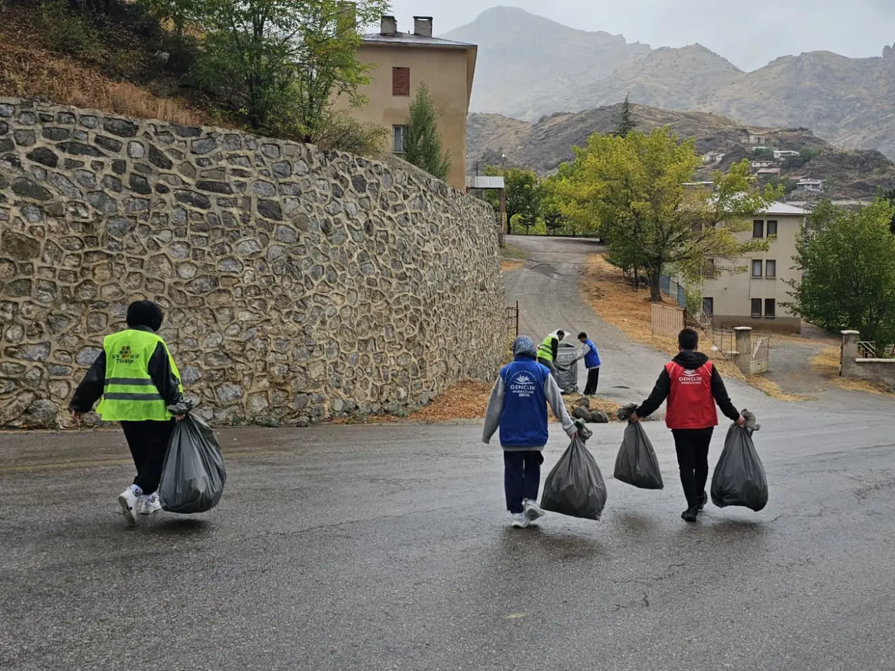Gençlerden Örnek Davranış: Süleymaniye Mahallesi Pırıl Pırıl! 7