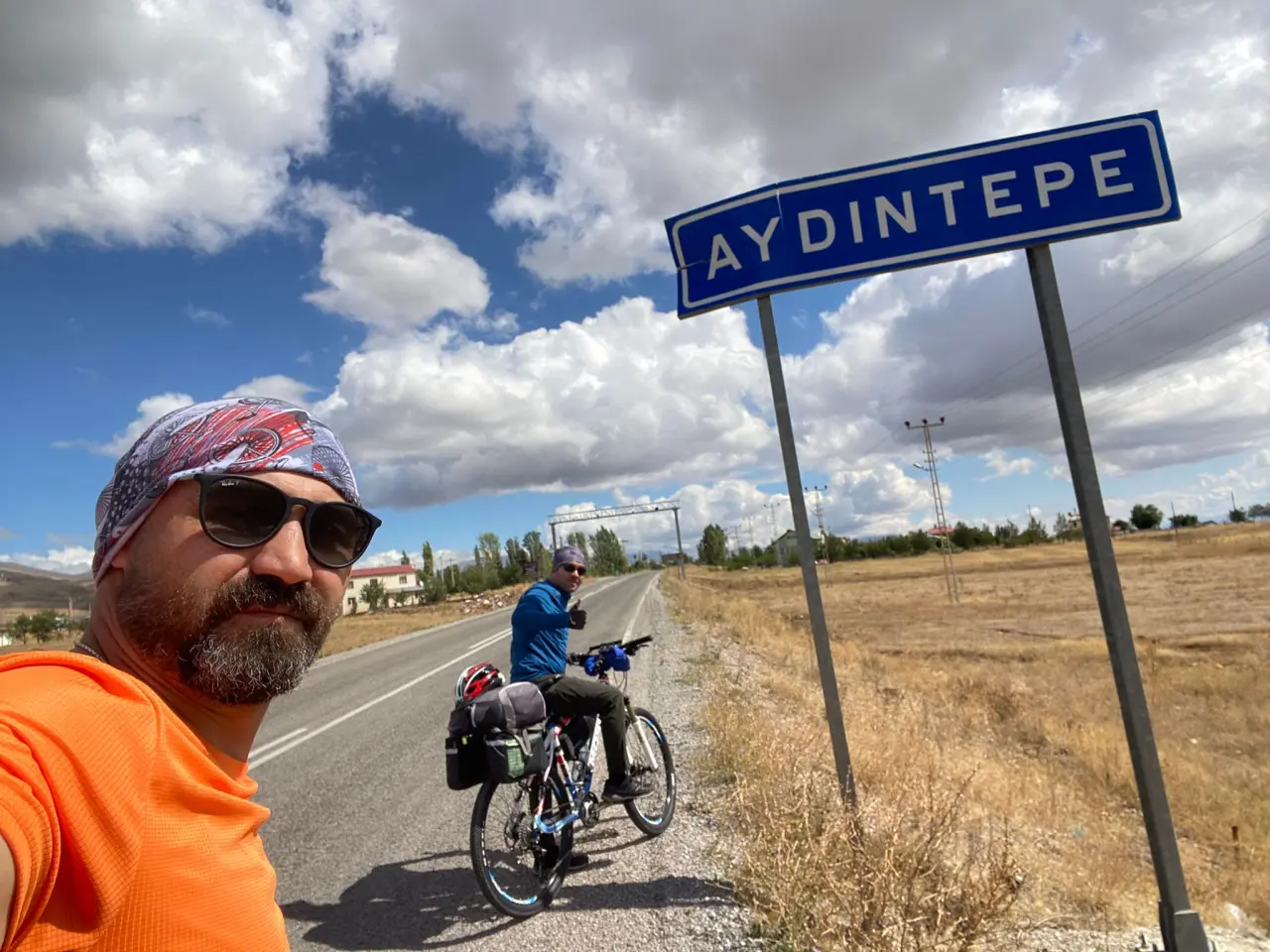 Dünyanın en yüksekteki mescidine bisikletle çıktılar 5