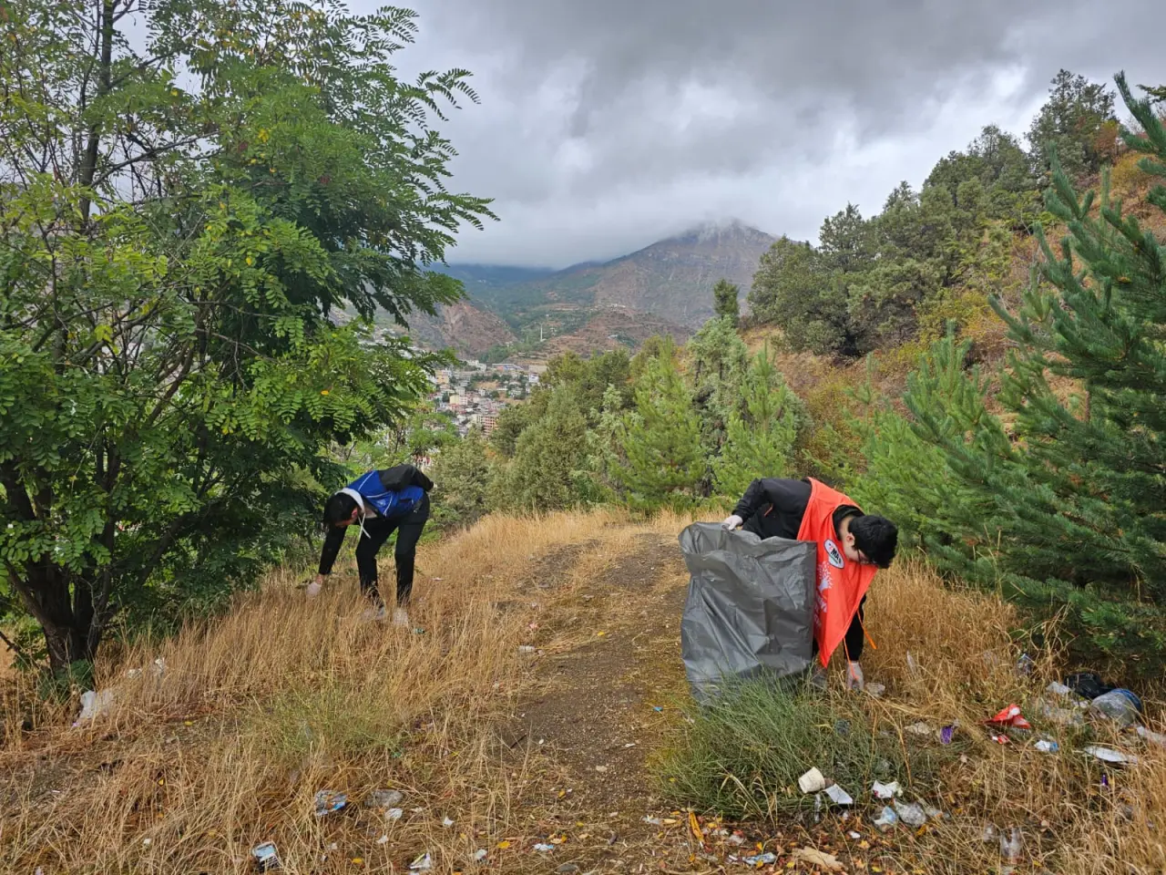 Gençlerden Örnek Davranış: Süleymaniye Mahallesi Pırıl Pırıl! 11