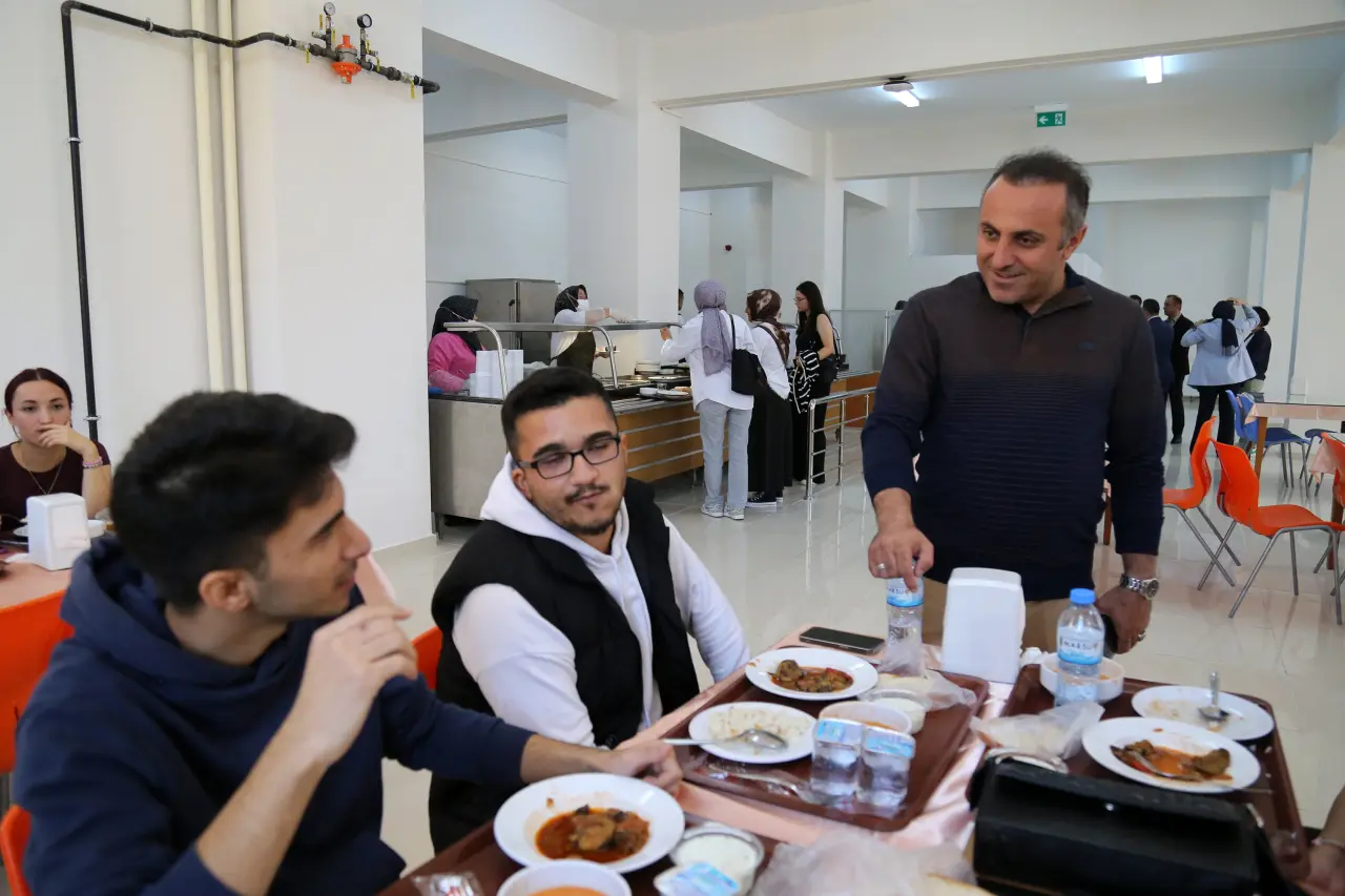 Üniversitede yeni yemekhane açıldı 3