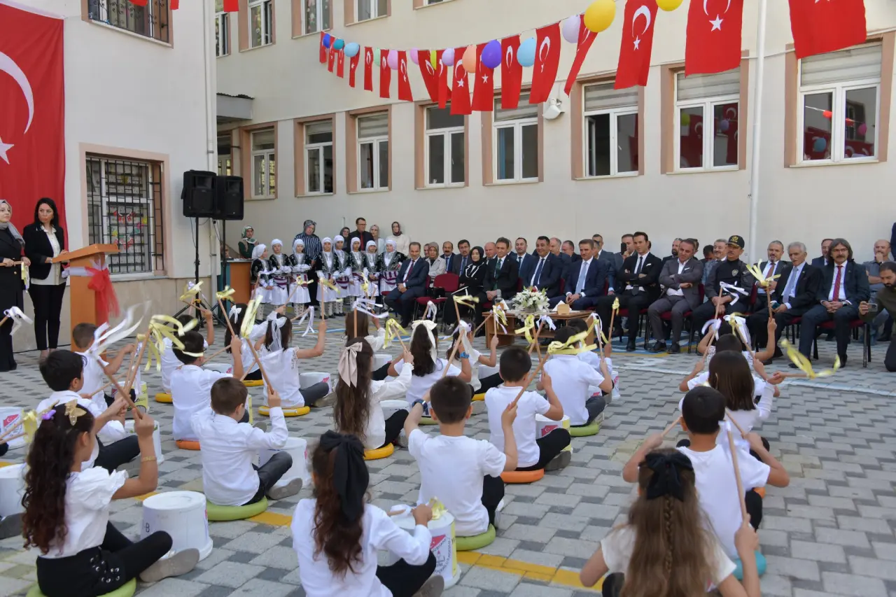 Gümüşhane'de ilköğretim haftası kutlandı 4