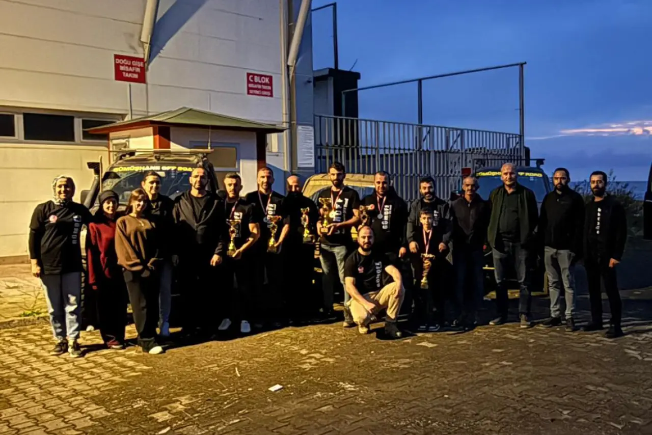GÜMOFF Of'ta Tozu Dumana Kattı: Gümüşhane'ye 3 Kupa ve Büyük Gurur! 5