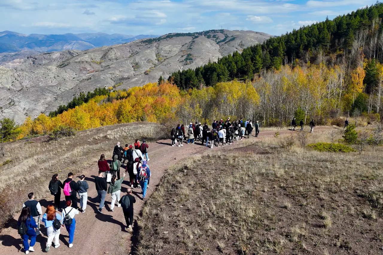 Gümüşhane’nin eşsiz sonbahar manzarasında gençlik buluşması 32