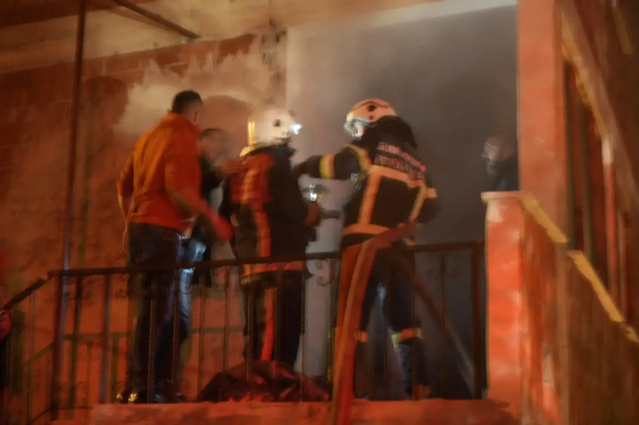 Gümüşhane’de 4 katlı binada çıkan yangın paniğe neden oldu 1