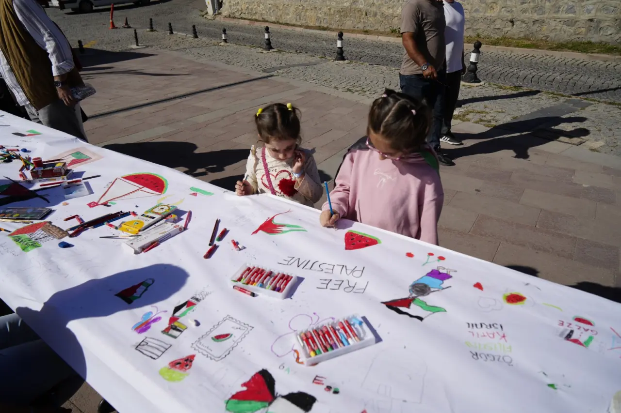 Gümüşhane’de “Filistinli Çocuklar İçin Çiz” etkinliği düzenlendi 4