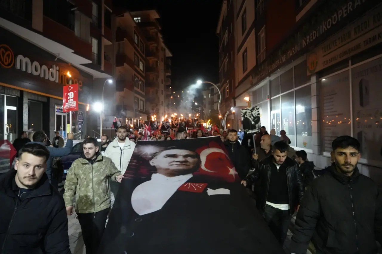 Gümüşhane’de CHP’den 29 Ekim’e özel Fener Alayı 5