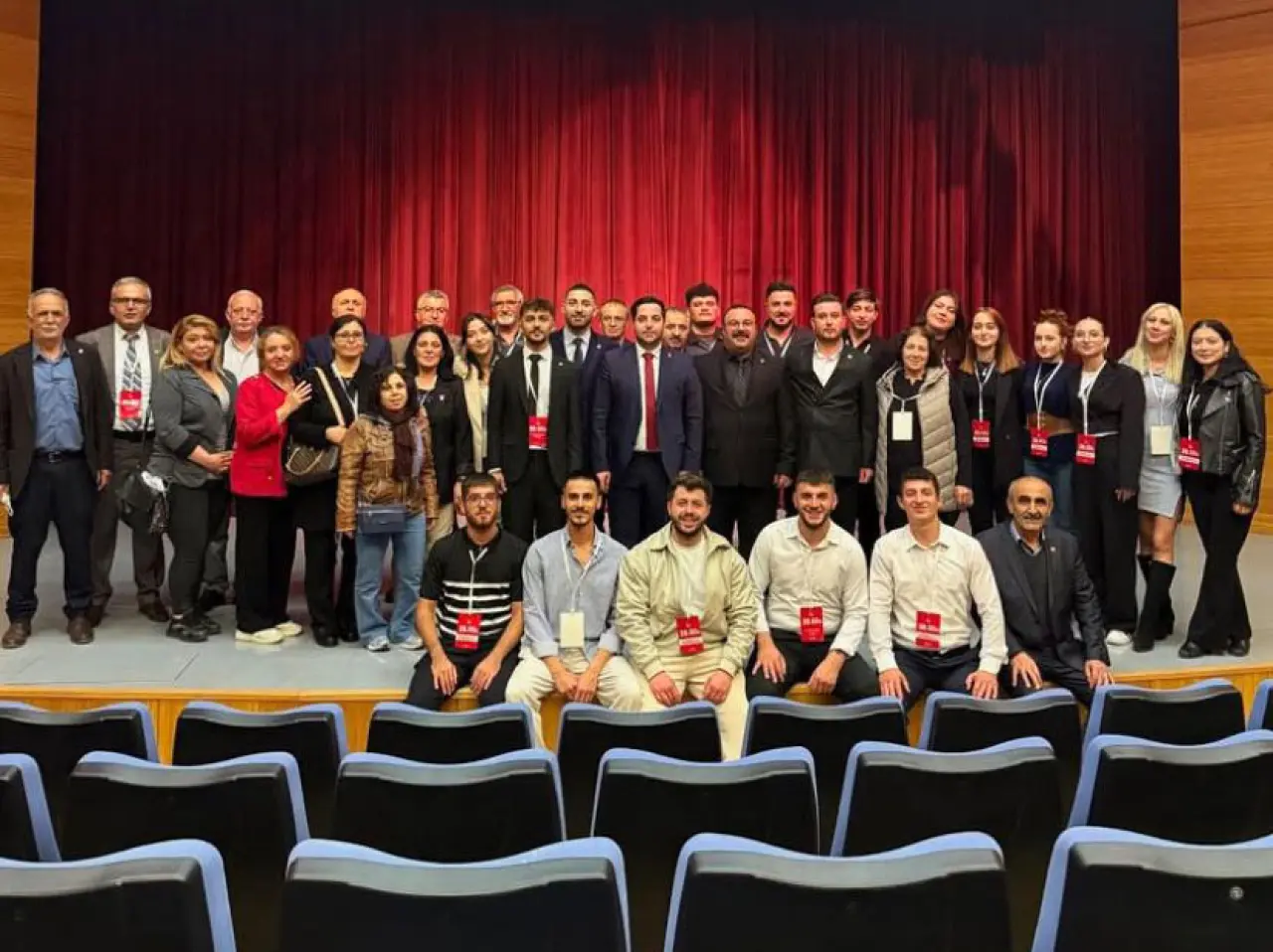 CHP'de Özgür Deniz Demir güven tazeledi 5