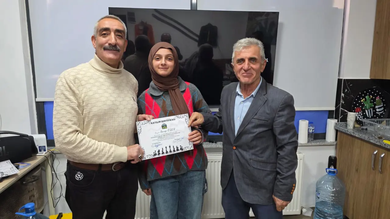 GÜDAK'ın Satranç Eğitimini tamamlayan 32 kursiyere sertifikaları verildi 25