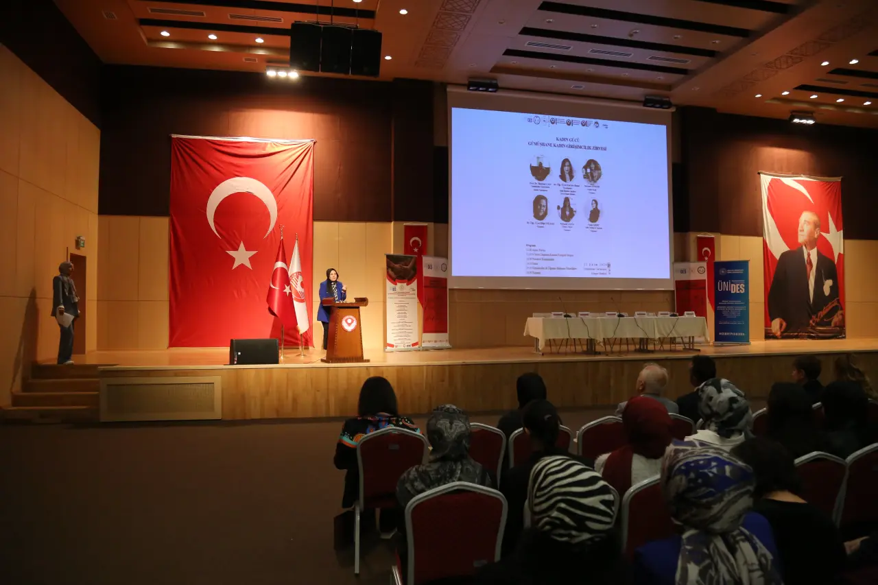 GÜ’de UNIDES projeleri şenliği gerçekleştirildi 12