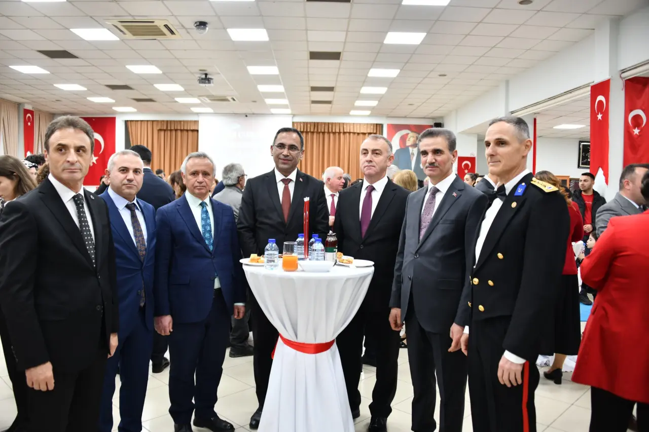 Gümüşhane'de Cumhuriyetin 102. yılında fener alayı ve kabul töreni düzenlendi 2