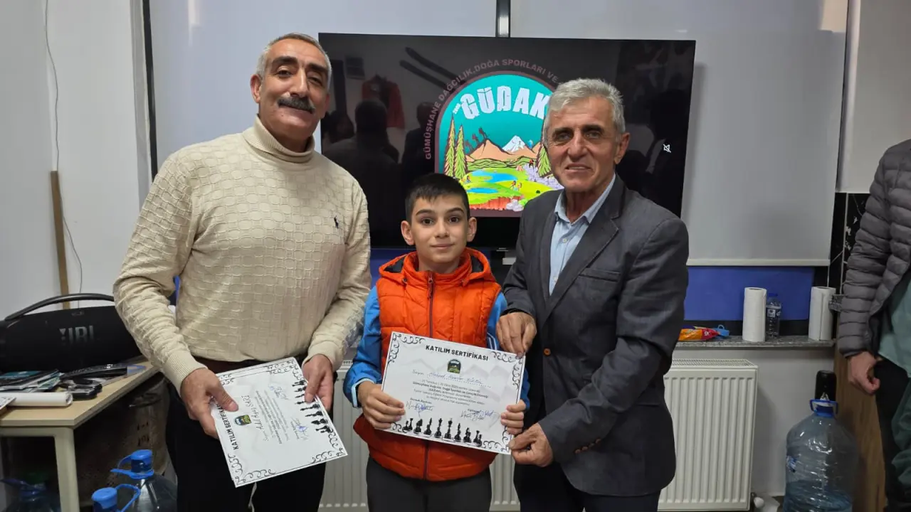 GÜDAK'ın Satranç Eğitimini tamamlayan 32 kursiyere sertifikaları verildi 10